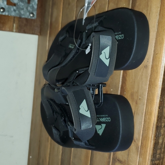 Ozark Trail black sandals brand new with tags - Picture 3 of 5